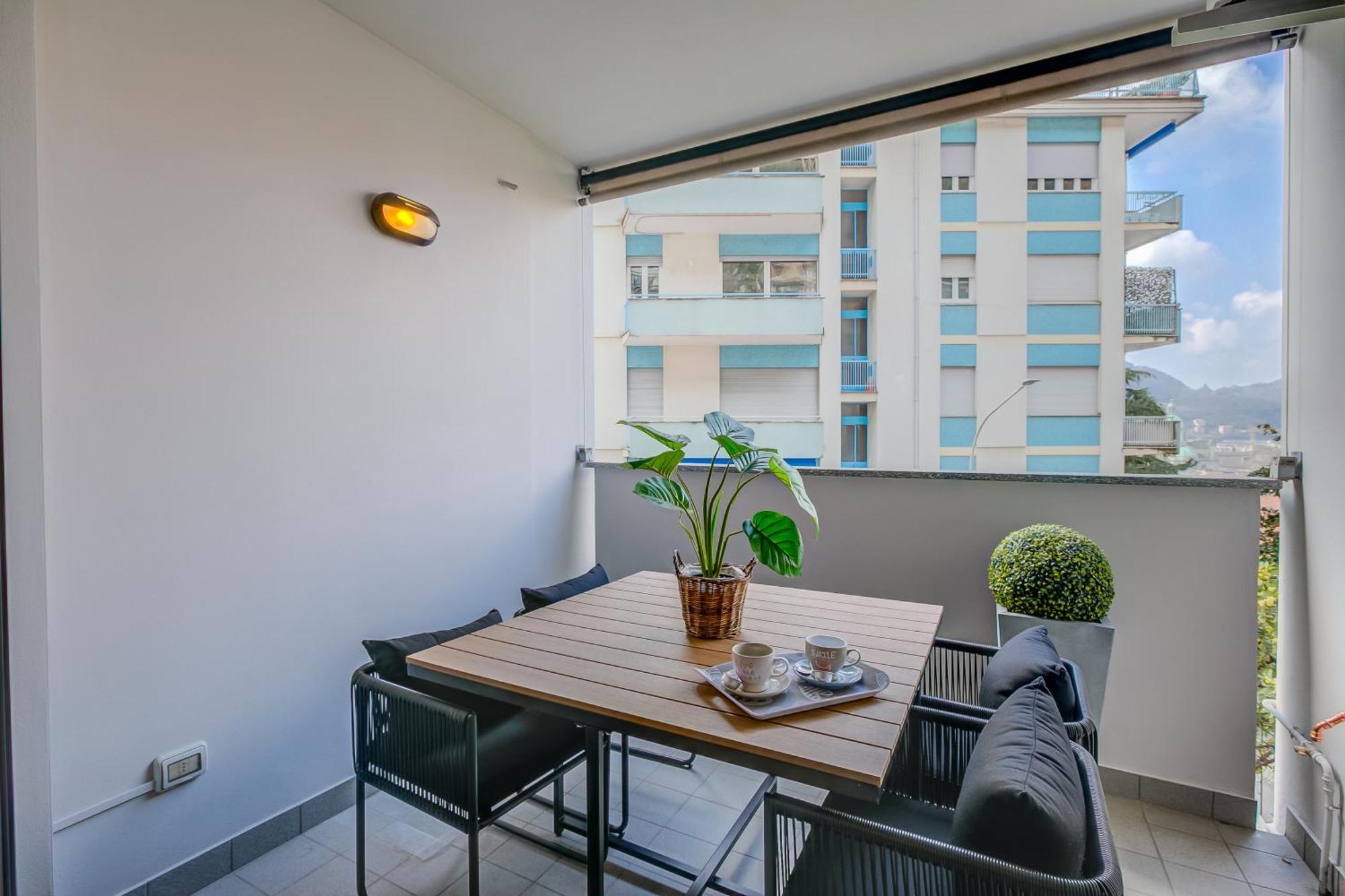 Emma'S Apartment - Cathedral View 코모 외부 사진